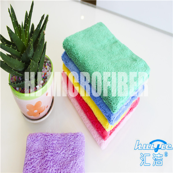 최고 부드러움은 80% 폴리에스테와 20% 폴리아미드 40*60cm 정연한 산호 양털 부엌 깨끗한 수건을 배관했습니다
